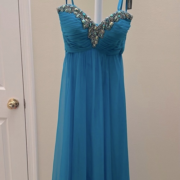 NWT La Femme 18909 - Prom Dress - Picture 3 of 7